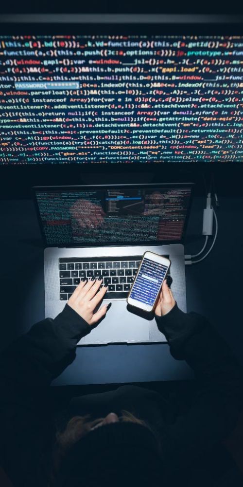 Cybersecurite industriel ecran avec du code informatique